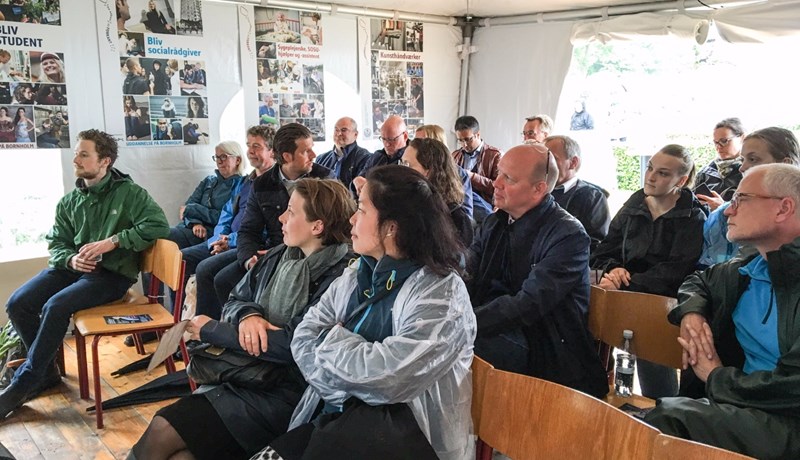 Mennesker til debat om uddannelse på Bornholm ved Folkemødet på Bornholm 2016